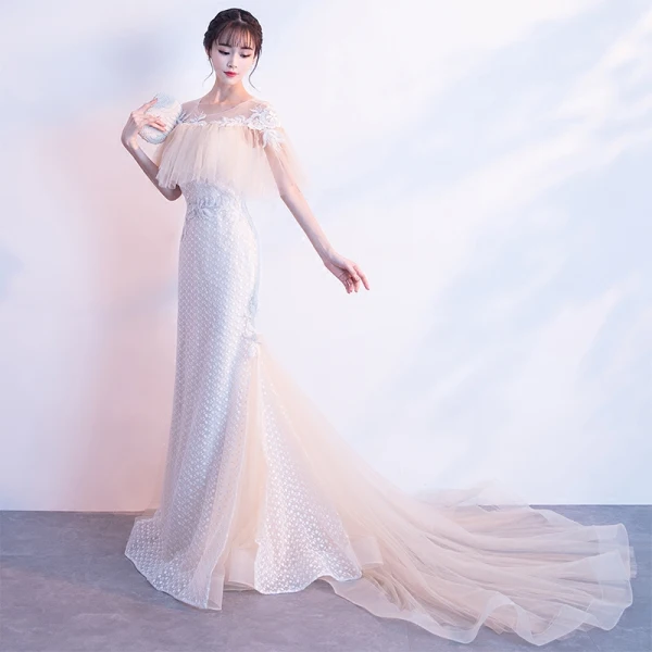Élégant Champagne Robe De Soirée 2018 Trompette / Sirène En Dentelle Appliques Perlage Encolure Dégagée Manches Courtes Tribunal Train Robe De Ceremonie