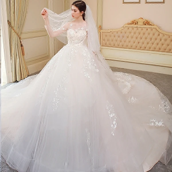 Étourdissant Robe De Mariée 2018 Robe Boule En Dentelle Appliques Brodé Encolure Dégagée 3/4 Manches Royal Train Mariage