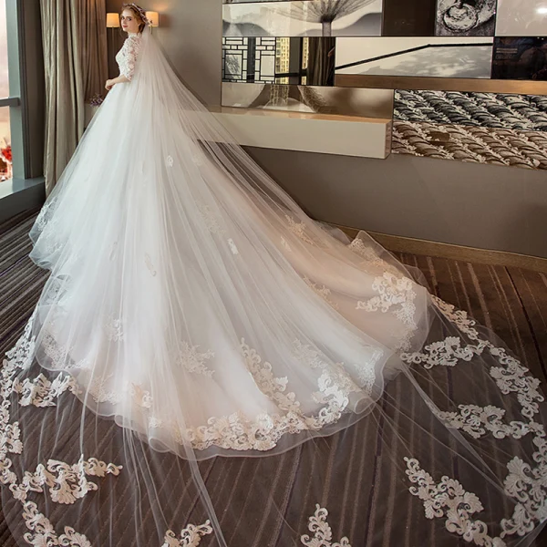 Chic / Belle Blanche Robe De Mariée 2018 Robe Boule En Dentelle Appliques Col Haut Dos Nu 1/2 Manches Cathedral Train Mariage