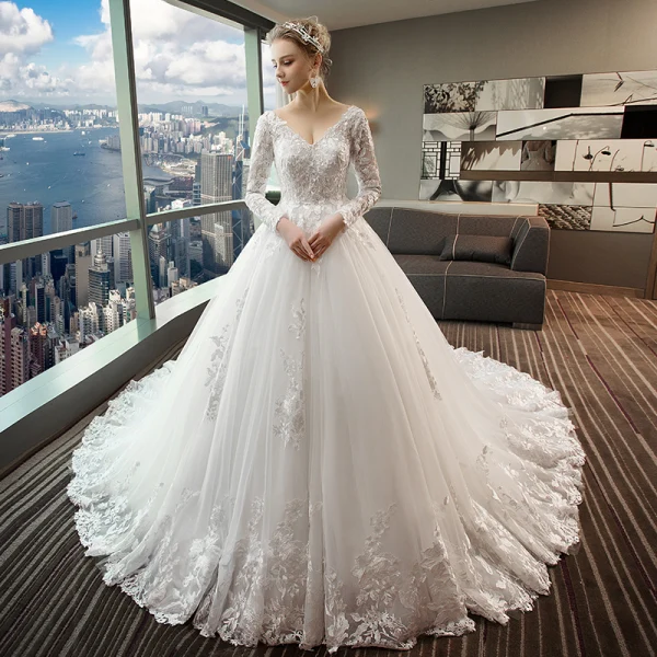 Chic / Belle Blanche Robe De Mariée 2018 Robe Boule En Dentelle Appliques Cristal Perlage V-Cou Dos Nu Manches Longues Cathedral Train Mariage