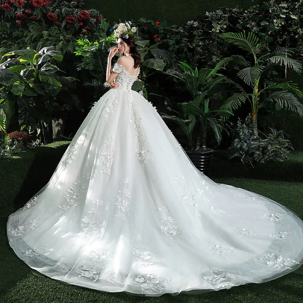 Schöne Weiß Brautkleider 2018 Ballkleid Applikationen Strass Off Shoulder Rückenfreies Ärmellos Königliche Schleppe Hochzeit