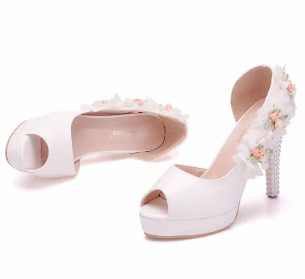 Elegant White Wedding Shoes 2018 Appliques Rhinestone Pearl 11 cm Stiletto Heels Open / Peep Toe Wedding High Heels