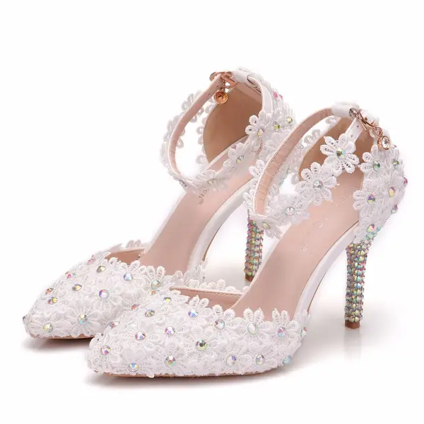Charmant Weiß Brautschuhe 2018 Spitze Knöchelriemen Strass 9 cm Stilettos Spitzschuh Hochzeit Hochhackige