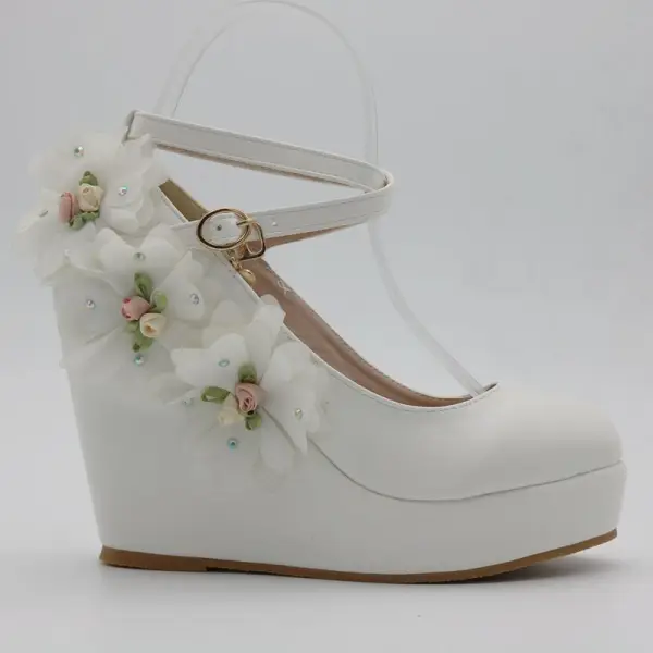 Modern / Fashion White Outdoor / Garden Womens Shoes 2018 Appliques Rhinestone Ankle Strap 9 cm Wedges Round Toe
