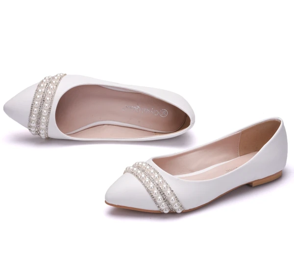 Piękne Białe Perła Rhinestone Szpiczaste Płaskie Buty Ślubne 2018