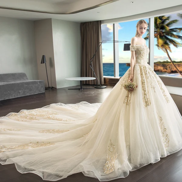 Luxe Champagne Robe De Mariée 2018 Princesse Appliques En Dentelle Perle De l'épaule Dos Nu Manches Courtes Royal Train
