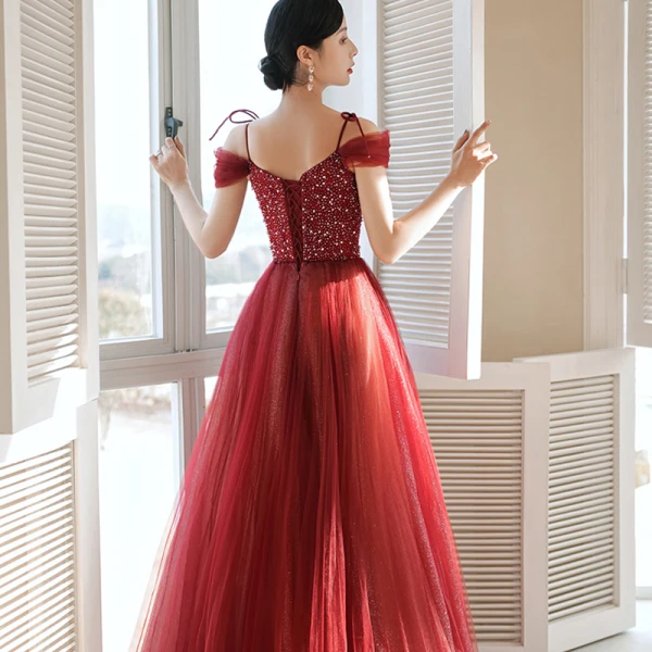 Charmant Bordeaux Robe De Soirée 2021 Princesse Bretelles Spaghetti Perlage Paillettes Sans Manches Dos Nu Longue Soirée Robe De Ceremonie