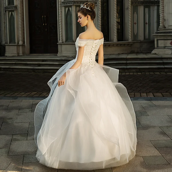 Élégant Ivoire Robe De Mariée 2018 Robe Boule Dentelle Perlage Cristal Paillettes Volants en Cascade De l'épaule Dos Nu Sans Manches Longue Mariage