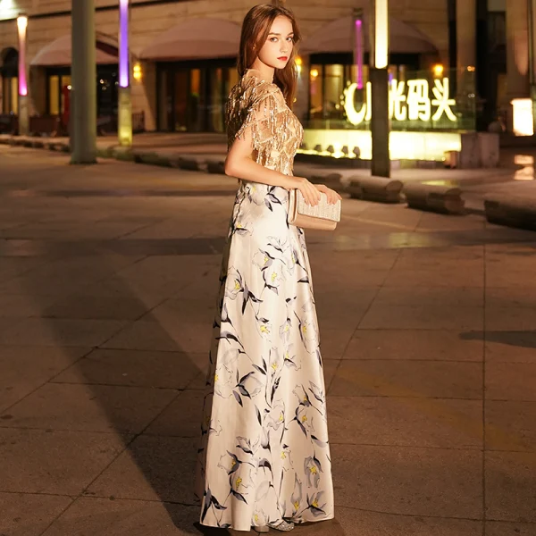 Elegante Gold Abendkleider 2019 A Linie Rundhalsausschnitt Perlenstickerei Pailletten Quaste Kurze Ärmel Gespaltete Front Drucken Lange Festliche Kleider