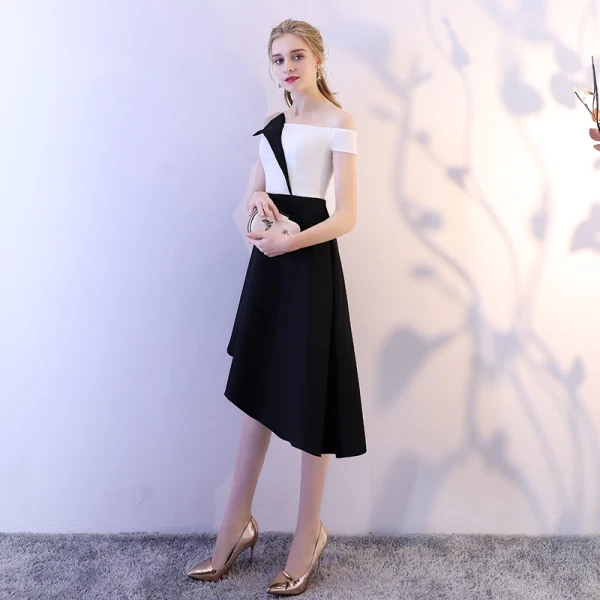 Amazing / Unique Black White Homecoming Graduation Dresses 2018 A-Line / Princess Off-The-Shoulder Backless Sleeveless Knee-Length Formal Dresses