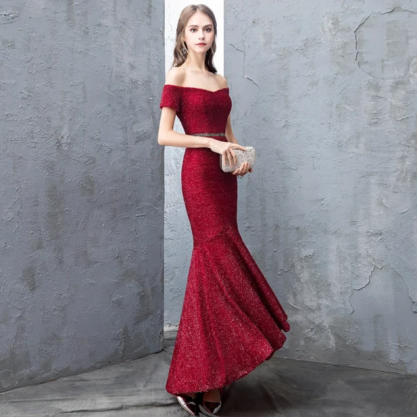 Scintillantes Bordeaux Robe De Soirée 2019 Trompette / Sirène De l'épaule Dentelle Paillettes Manches Courtes Dos Nu Ceinture Asymétrique Robe De Ceremonie