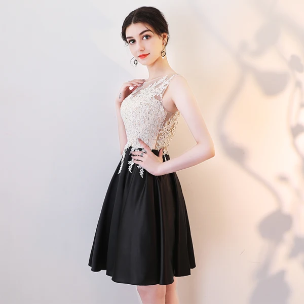 Chic / Belle Noire Robe De Cocktail 2019 Princesse Encolure Dégagée En Dentelle Appliques Faux Diamant Sans Manches Courte Robe De Ceremonie