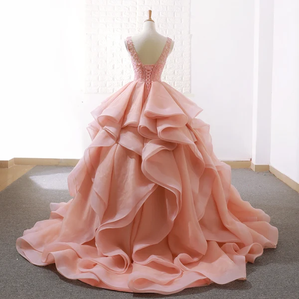 Élégant Perle Rose Robe De Bal 2019 Robe Boule Encolure Dégagée Perlage Sans Manches Dos Nu Volants en Cascade Tribunal Train Robe De Ceremonie