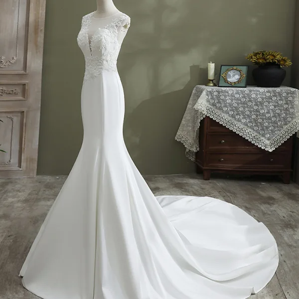 Élégant Ivoire Trompette / Sirène Satin Robe De Mariée 2021 Encolure Dégagée Sans Manches Perlage En Dentelle Fleur Chapel Train Mariage