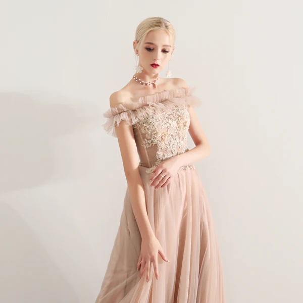 Élégant Champagne Robe De Bal 2019 Princesse De l'épaule En Dentelle Appliques Perlage Cristal Perle Faux Diamant Volants Manches Courtes Dos Nu Longue Robe De Ceremonie