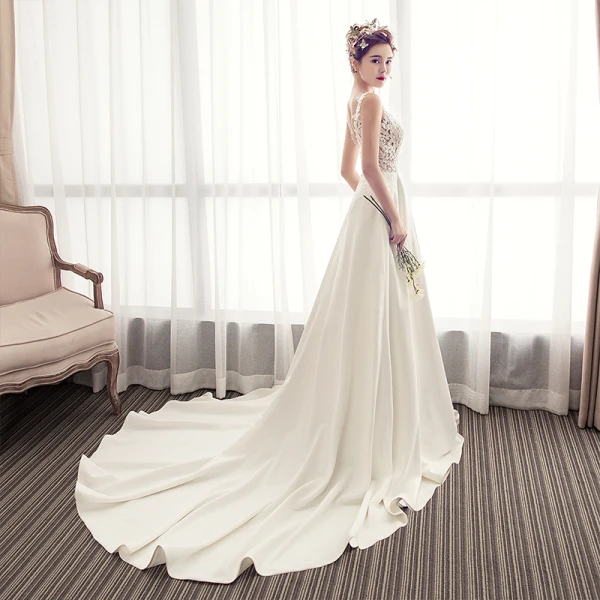 Charmant Ivoire Robe De Mariée 2019 Princesse V-Cou En Dentelle Fleur Sans Manches Dos Nu Chapel Train