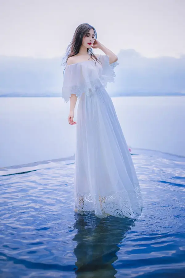 Modest / Simple White Honeymoon Maxi Dresses 2019 A-Line / Princess Off-The-Shoulder Lace Pleated Short Sleeve Floor-Length / Long Womens Clothing