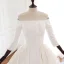 Vintage Elfenben Audrey Hepburn Stil Bröllopsklänningar 2019 Prinsessa Av Axeln 3/4 ärm Halterneck Domstol Tåg