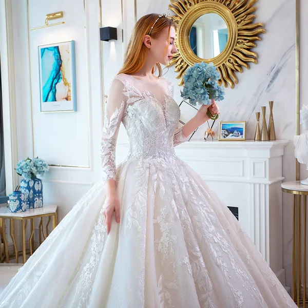 Audrey Hepburn-stijl Champagne Trouwjurken 2019 A lijn Ronde Hals Kant Bloem Pailletten 3/4 Mouwen Ruglooze Cathedral Train