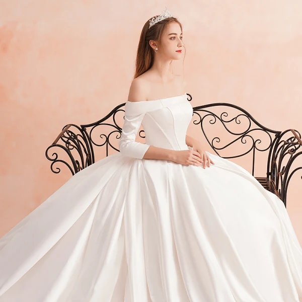 Simple Ivoire Hiver Robe De Mariée 2019 Princesse De l'épaule 3/4 Manches Dos Nu Royal Train