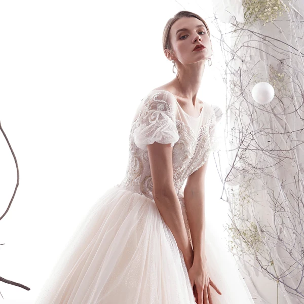 Élégant Champagne Robe De Mariée 2019 Princesse Encolure Dégagée Perlage En Dentelle Fleur Perle Paillettes Manches Courtes Dos Nu Longue