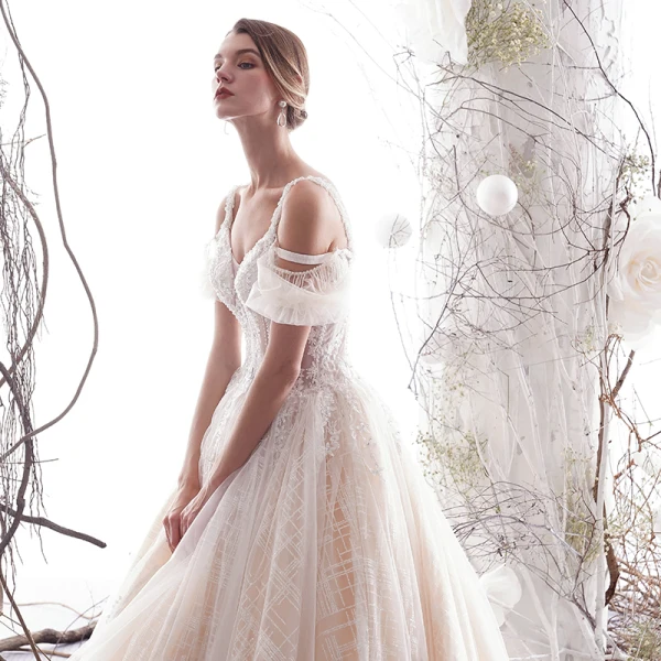 Charmant Champagne Robe De Mariée 2019 Princesse Bretelles Spaghetti Perlage Gland Paillettes En Dentelle Fleur Manches Courtes Dos Nu Cathedral Train