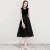Modern / Fashion Black Homecoming Graduation Dresses 2019 A-Line / Princess V-Neck Lace Star Suede Bow Sleeveless Backless Tea-length Formal Dresses