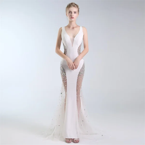 Sexy Ivoire Transparentes Robe De Soirée 2019 Trompette / Sirène V-Cou Paillettes Faux Diamant Sans Manches Dos Nu Train De Balayage Robe De Ceremonie