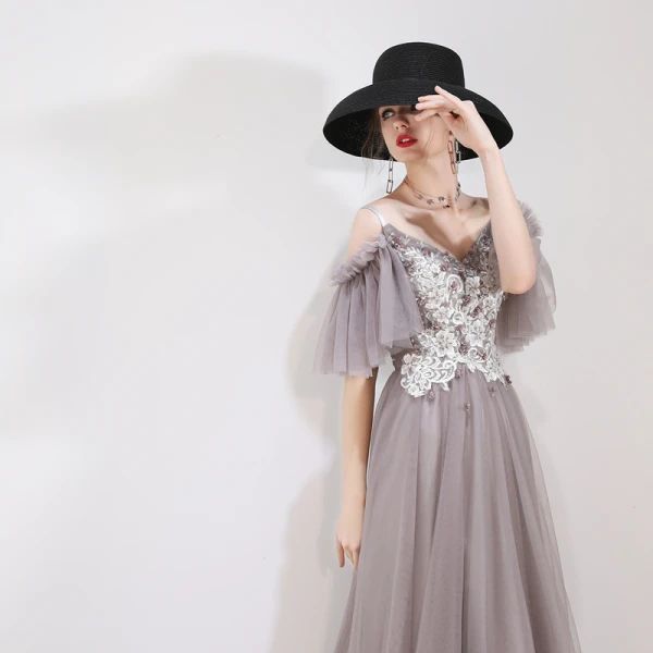 Élégant Gris Robe De Soirée 2019 Princesse Bretelles Spaghetti Appliques En Dentelle Fleur Manches Courtes Dos Nu Longue Robe De Ceremonie