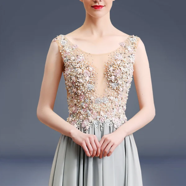 Élégant Gris Robe De Bal 2019 Princesse Encolure Dégagée Perlage Perle Faux Diamant Appliques En Dentelle Fleur Sans Manches Train De Balayage Robe De Ceremonie