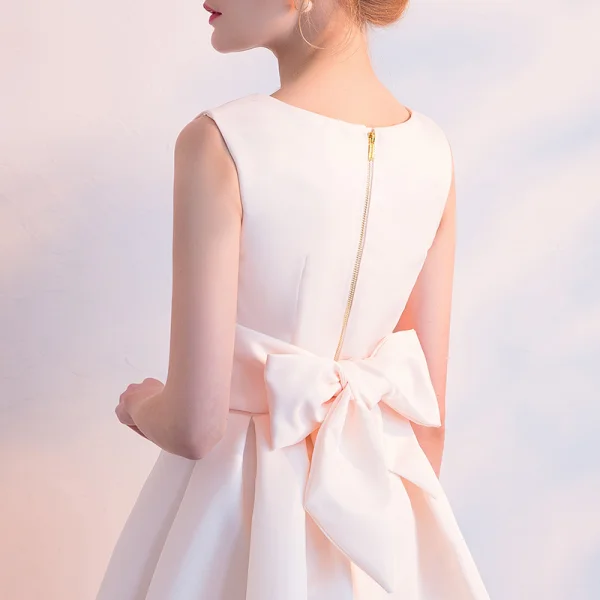 Chic / Beautiful Champagne Homecoming Graduation Dresses 2018 A-Line / Princess Bow Scoop Neck Sleeveless Knee-Length Formal Dresses