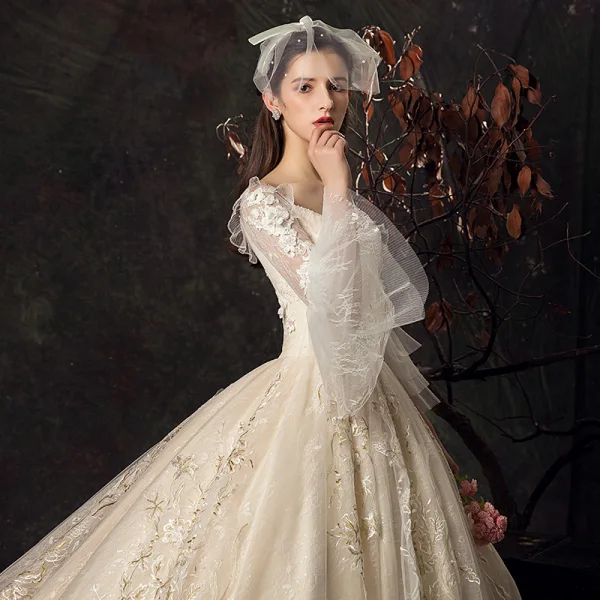 Audrey Hepburn Style Champagne Wedding Dresses 2019 Ball Gown V-Neck Lace Flower Bell sleeves Backless Royal Train
