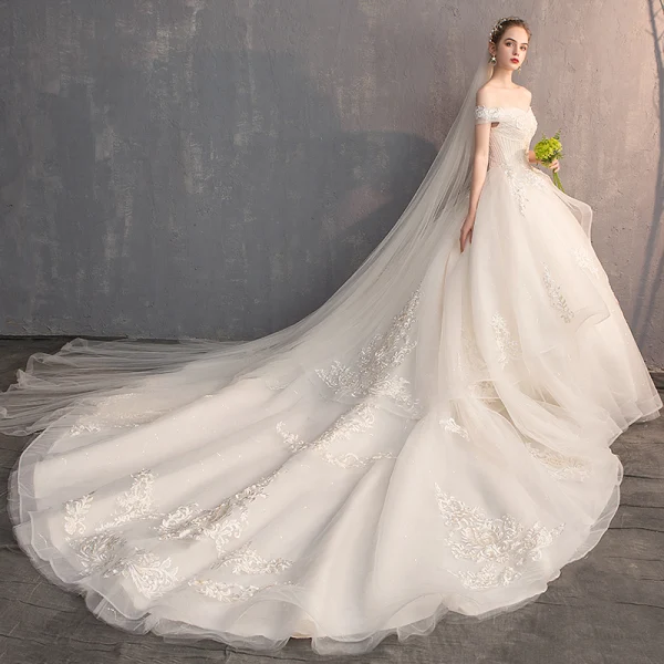 Élégant Champagne Robe De Mariée 2019 Princesse De l'épaule Perlage Perle Cristal Paillettes En Dentelle Fleur Manches Courtes Dos Nu Royal Train