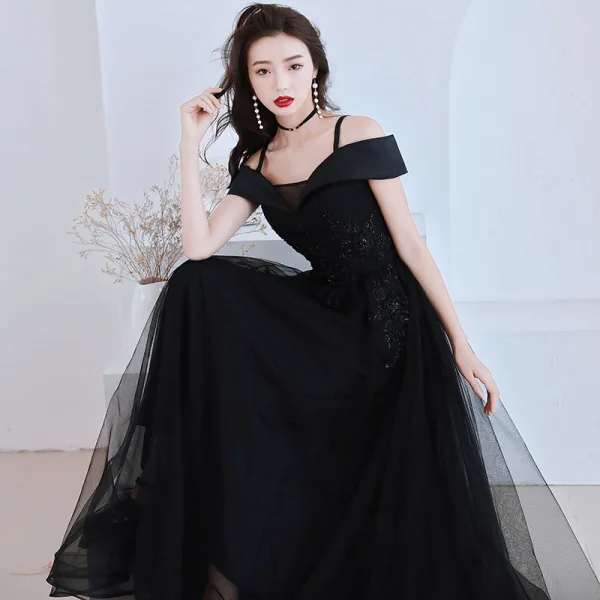 Charmant Noire Robe De Soirée 2019 Princesse Bretelles Spaghetti Perlage Cristal En Dentelle Fleur Manches Courtes Dos Nu Longue Robe De Ceremonie