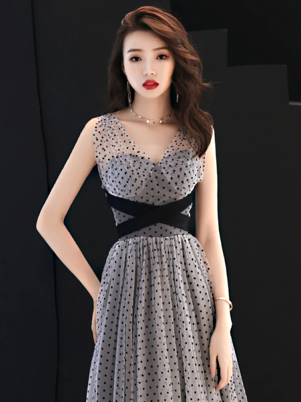 Chic / Beautiful Grey Evening Dresses 2019 A-Line / Princess V-Neck Bow Spotted Sleeveless Backless Floor-Length / Long Formal Dresses