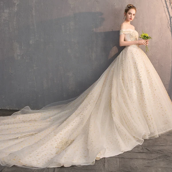 Charmant Champagne Robe De Mariée 2019 Princesse De l'épaule Étoile En Dentelle Fleur Perle Paillettes Manches Courtes Dos Nu Royal Train