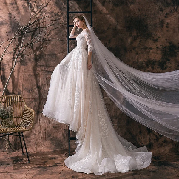 Elegante Ivory / Creme Brautkleider / Hochzeitskleider 2019 A Linie Rundhalsausschnitt Pailletten Spitze Blumen Quaste 3/4 Ärmel Rückenfreies Kathedrale Schleppe