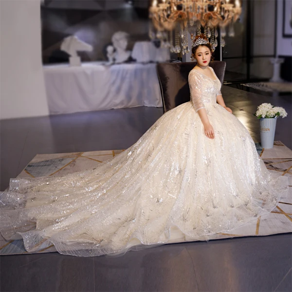 Scintillantes Champagne Grande Taille Robe De Mariée 2019 Robe Boule V-Cou Paillettes 1/2 Manches Dos Nu Chapel Train