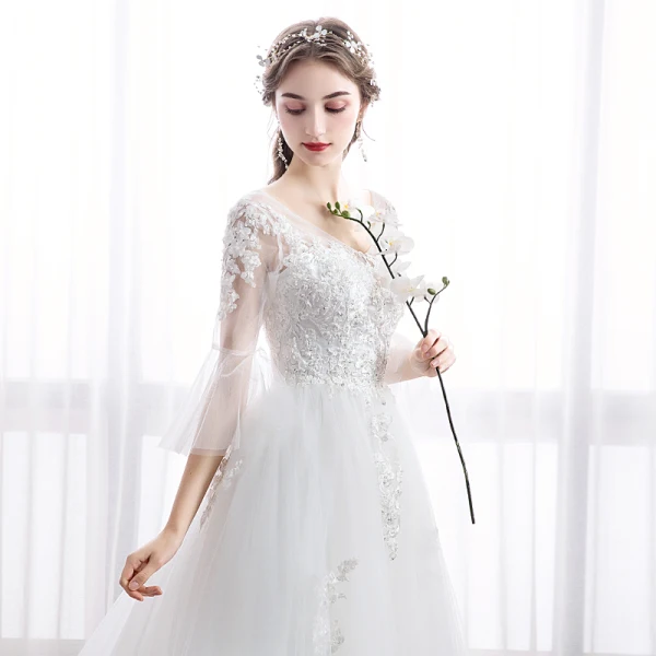 Élégant Ivoire Robe De Mariée 2019 Princesse V-Cou En Dentelle Fleur Manches de cloche Dos Nu Train De Balayage