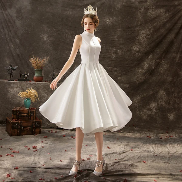 Modest / Simple Ivory Wedding Dresses 2019 A-Line / Princess High Neck Lace Flower Buttons Sleeveless Knee-Length