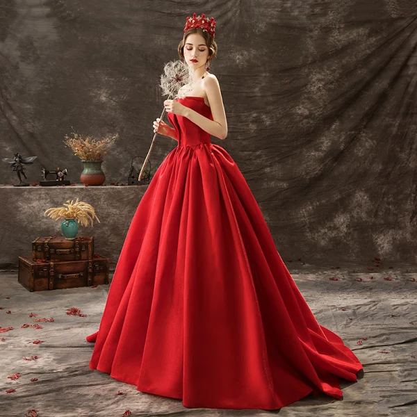 Audrey Hepburn-Stil Einfarbig Rot Ballkleider 2019 A Linie Bandeau Ärmellos Rückenfreies Hof-Schleppe Festliche Kleider