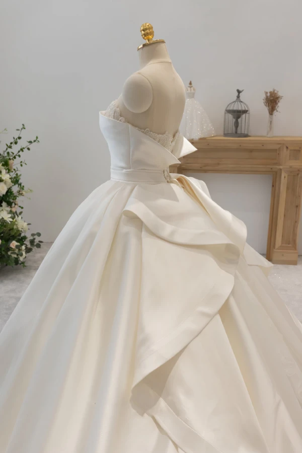 Vintage / Retro High-end Ivory Wedding Dresses 2021 Ball Gown Scoop Neck Beading Pearl Rhinestone Sleeveless Backless Royal Train Wedding