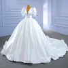Viktorianischer Stil Vintage Ivory / Creme Satin Brautkleider / Hochzeitskleider 2021 Ballkleid V-Ausschnitt Geschwollenes Kurze Ärmel Königliche Schleppe Hochzeit