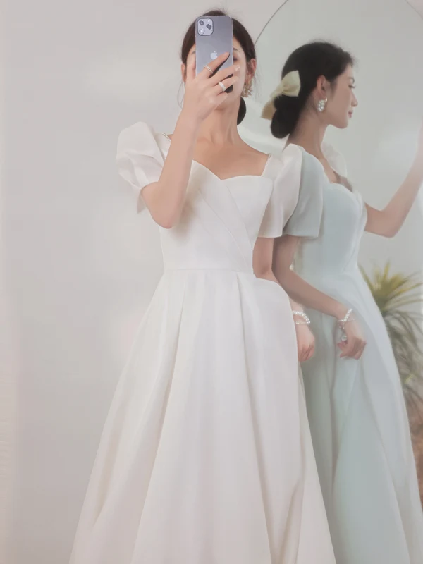 Modest / Simple Vintage / Retro Ivory Satin Wedding Dresses 2021 A-Line / Princess Pearl Square Neckline Short Sleeve Backless Floor-Length / Long Wedding