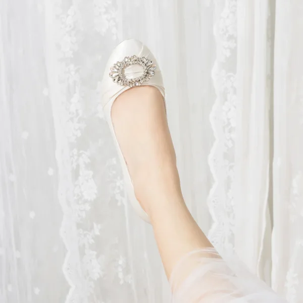 Elegant Ivory Rhinestone Wedding Shoes 2024 6 cm Thick Heels Pointed Toe Wedding Pumps High Heels