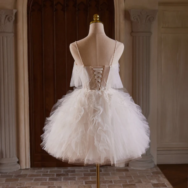 Chic / Belle Blanche Perle En Dentelle Fleur Courte Volants en Cascade Robe De Fête 2024 Robe Boule Bretelles Spaghetti Sans Manches Dos Nu Robe De Ceremonie