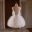 Chic / Belle Blanche Perle En Dentelle Fleur Courte Volants en Cascade Robe De Fête 2024 Robe Boule Bretelles Spaghetti Sans Manches Dos Nu Robe De Ceremonie