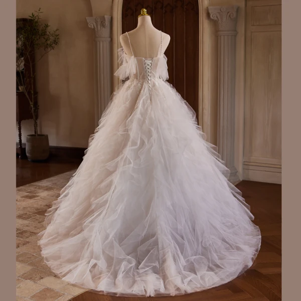 Charmant Blanche Perlage Paillettes Perle En Dentelle Fleur Volants en Cascade Légère Robe De Mariée 2024 Robe Boule Bretelles Spaghetti Sans Manches Dos Nu