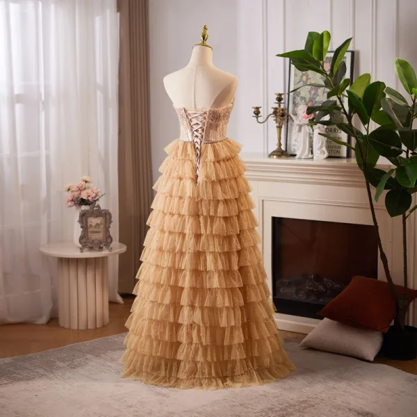 Charmant Gold Perlenstickerei Pailletten Perle Plissee Ballkleider 2024 A Linie Bandeau Ärmellos Rückenfreies Lange Ball Festliche Kleider
