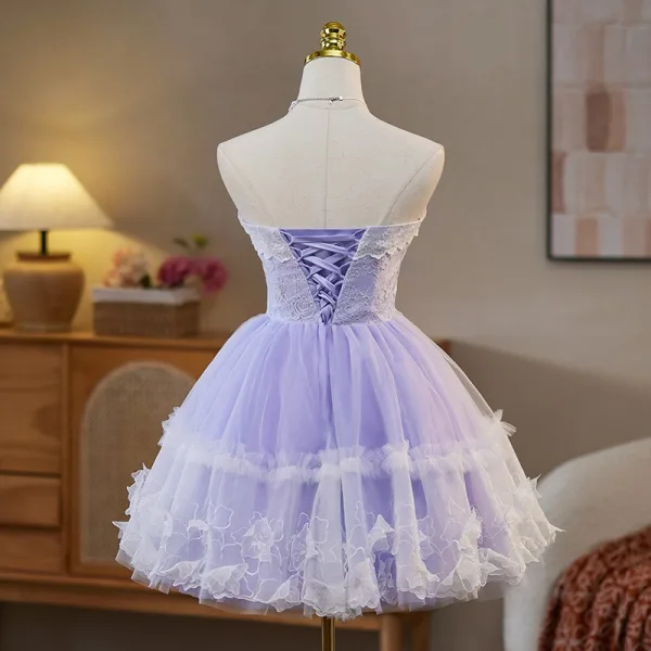 Sexy Lavande En Dentelle Fleur Appliques Courte Robe De Fête 2025 Bustier Sans Manches Dos Nu Soirée Robe De Ceremonie